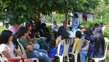 Salbenherstellung mit der Schule Bëngbe Benach