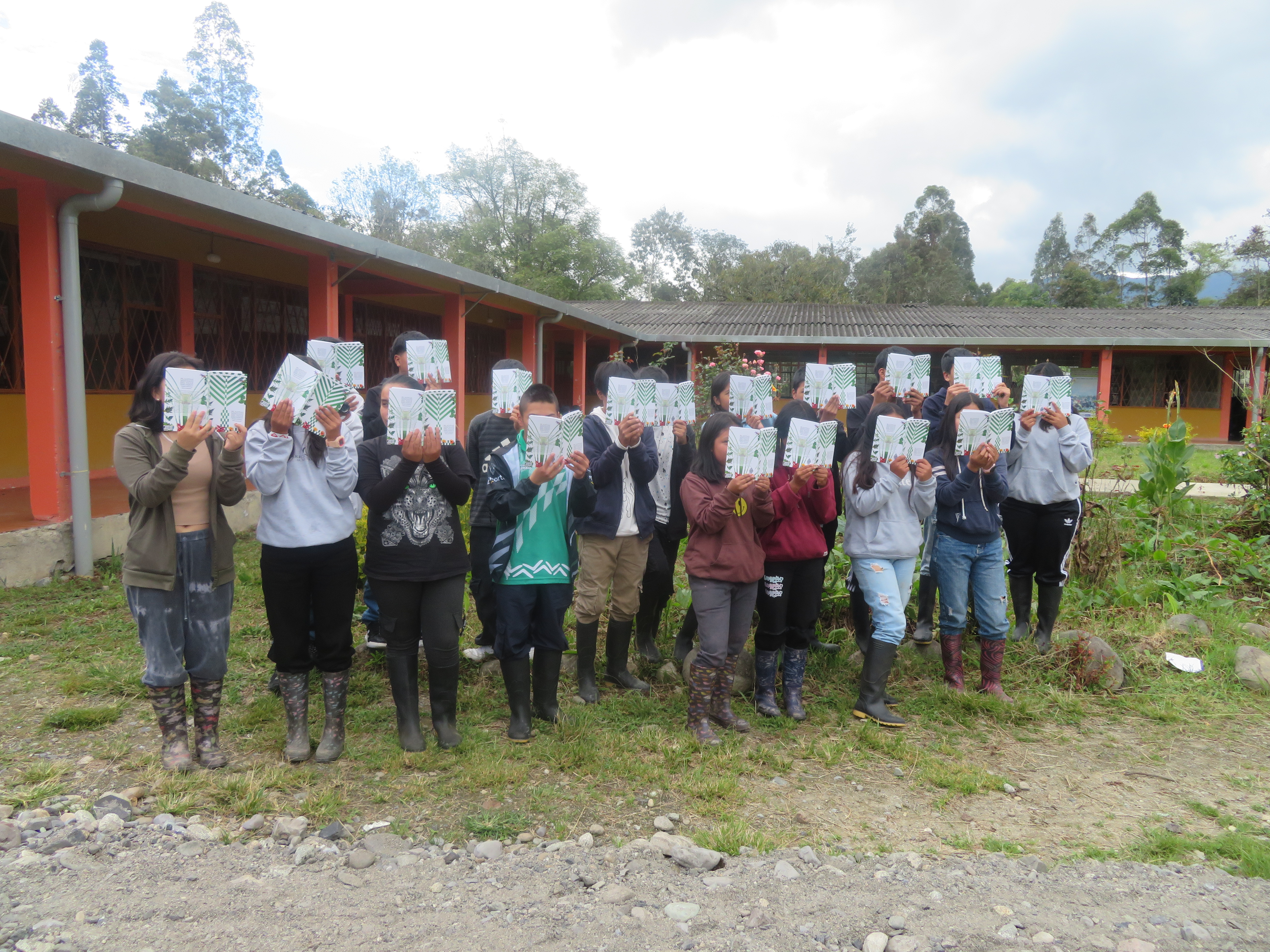 Mehr als 400 Bücher für die Schulen in Sibundoy